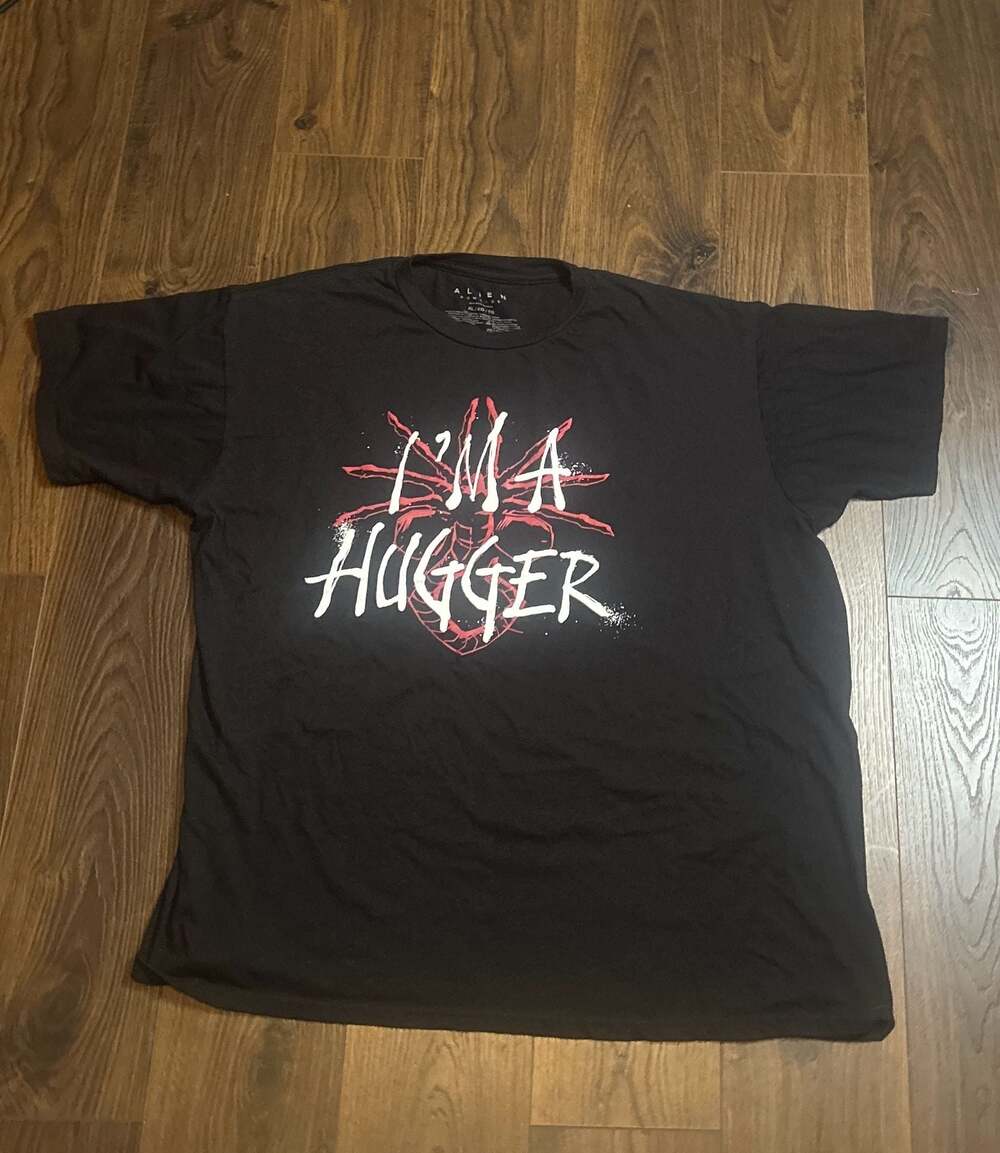 Alien Romulus 'I'm A Hugger' Graphic T-Shirt